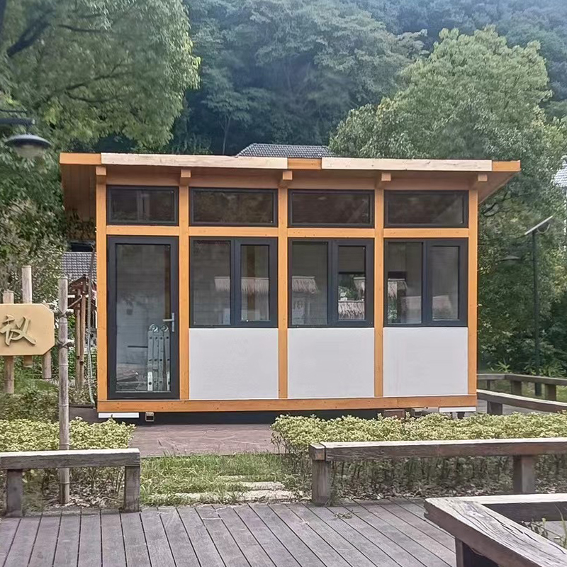 Деревянный сарай для хранения